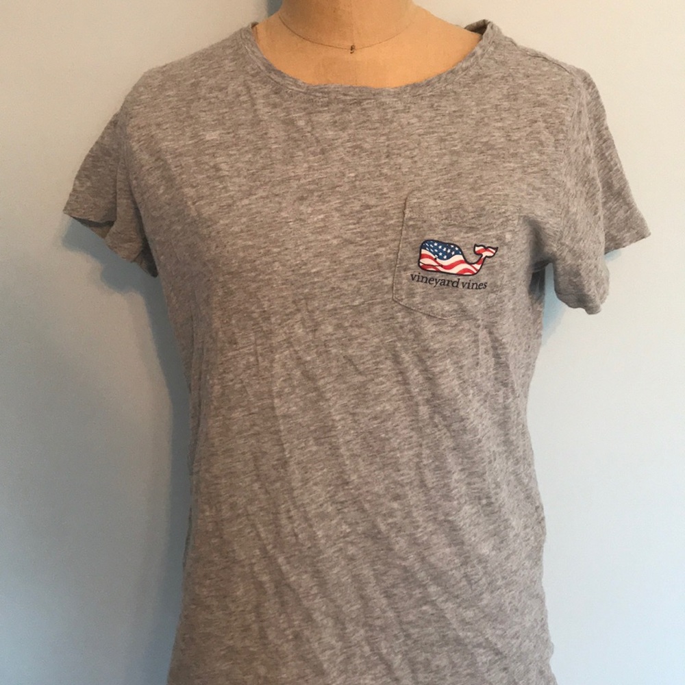 vineyard vines grey t-shirt